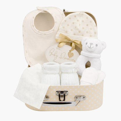 Cream, 9CXS21-C, Hero Shot,

8-piece newborn baby gift set in a cream suitcase-style keepsake case with bib, hat, mittens, bootees and bear rattle