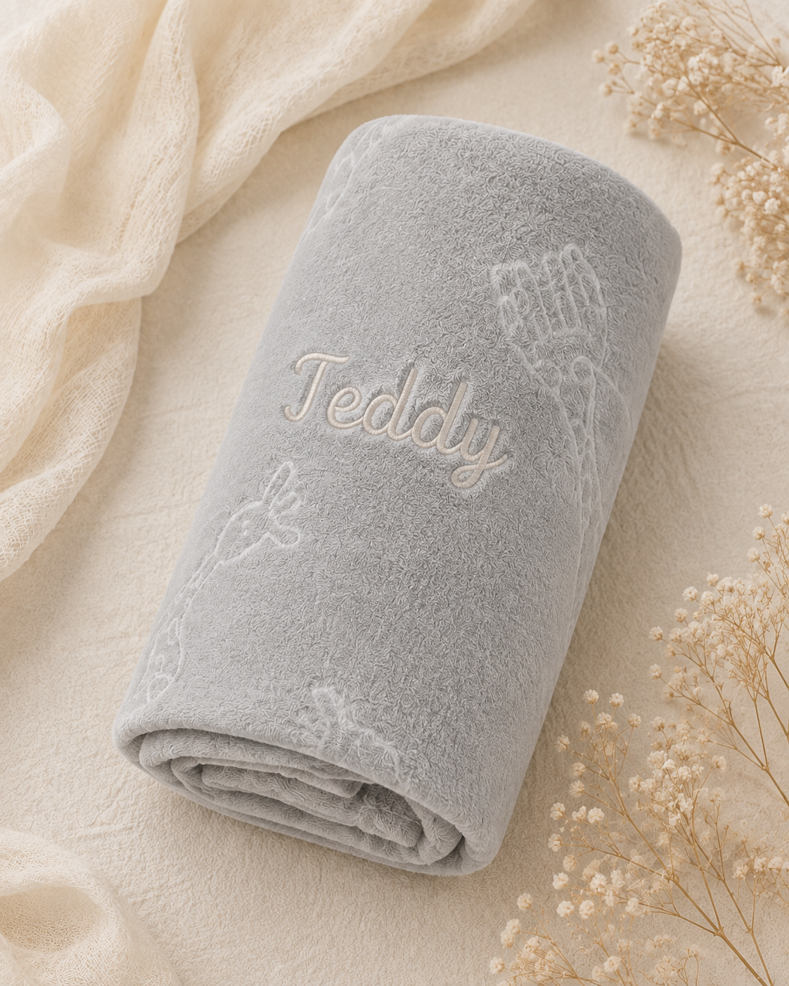 Grey - EMB - 9PZ01-G-EMB - Close-up of the grey fleece blanket with embroidered personalisation